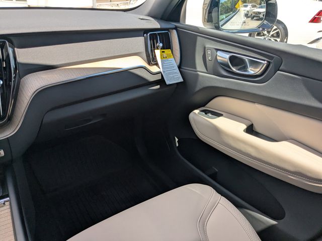 2026 Volvo XC60 Plus - Photo 17