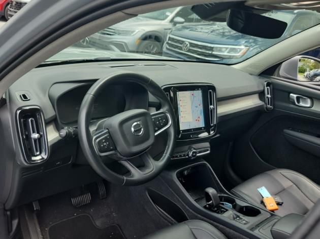 2024 Volvo XC40 Core photo 4