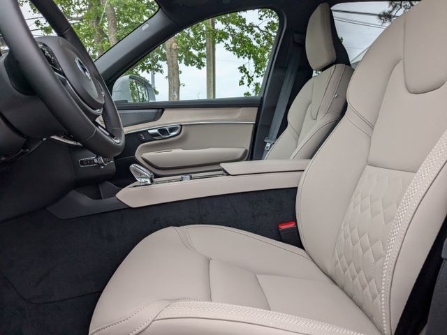 2025 Volvo XC90 Plus - Photo 25