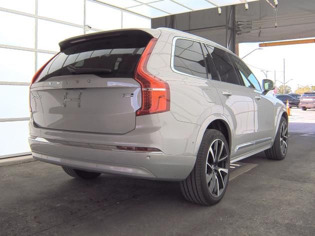 2024 Volvo XC90 B5 Plus photo 3