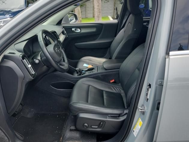 2024 Volvo XC40 Core photo 3