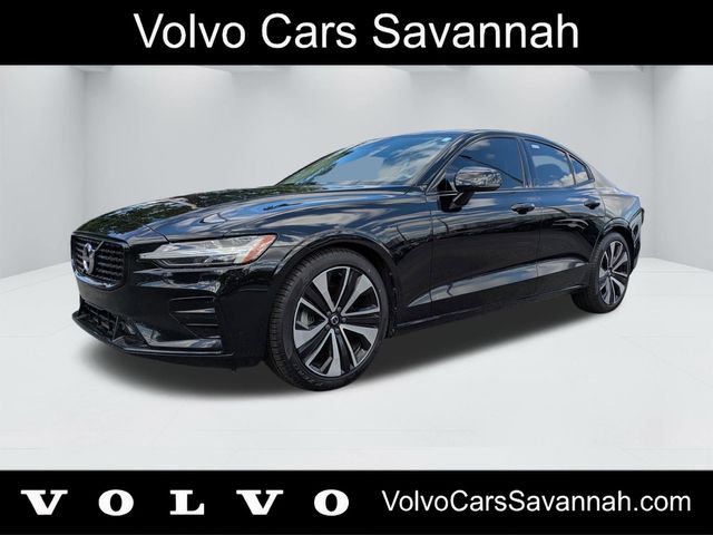 2022 Volvo S60 B5 Black Edition Momentum's photo
