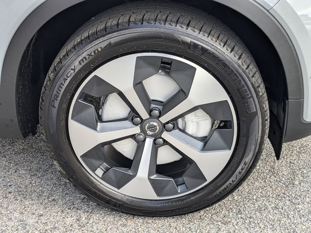 2025 Volvo XC40 Plus - Photo 14