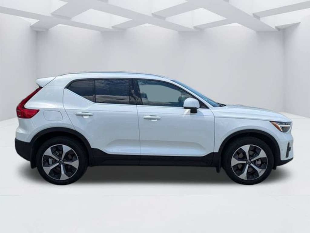 Certified 2024 Volvo XC40 B5 Plus Bright Theme SUV