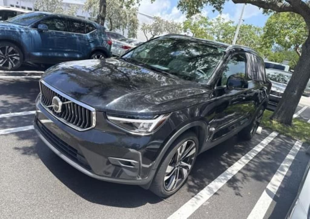 Used 2023 Volvo XC40 B5 Plus Bright Theme SUV