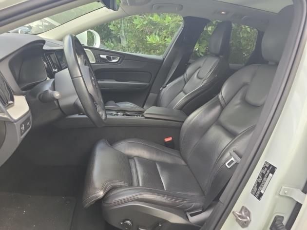 2022 Volvo XC60 B5 Inscription photo 2