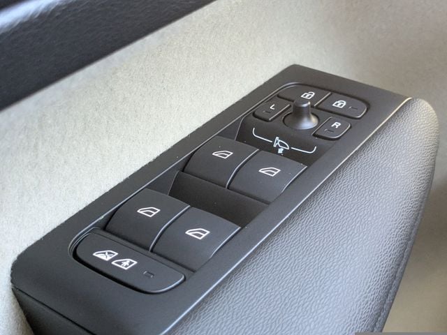 2026 Volvo XC40 Ultra - Photo 31