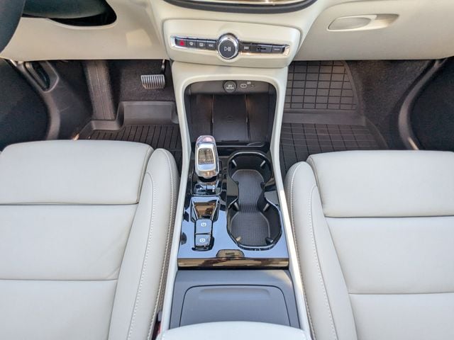 2026 Volvo XC40 Plus - Photo 23