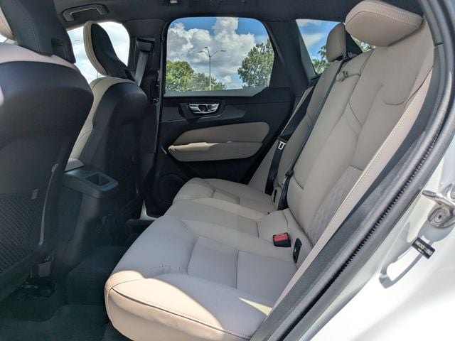 2026 Volvo XC60 Plus - Photo 14