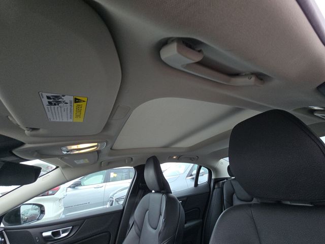 2024 Volvo S60 B5 Plus photo 4