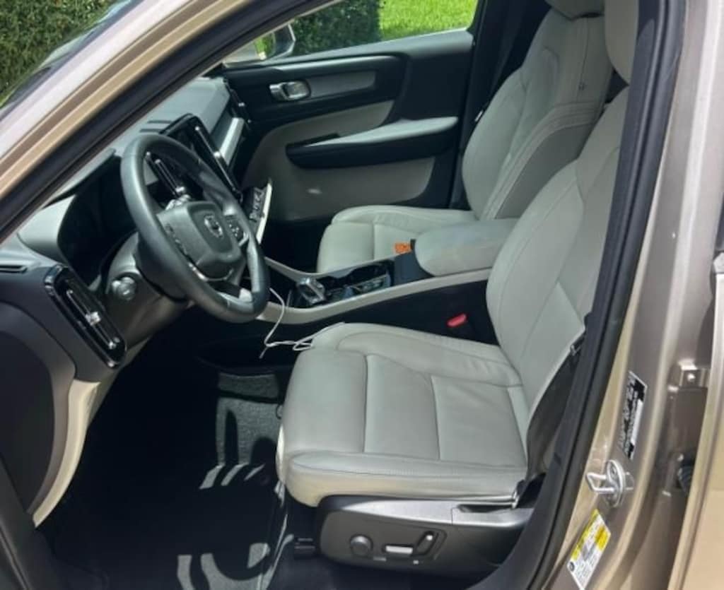 Used 2024 Volvo XC40 B5 Plus Bright Theme SUV