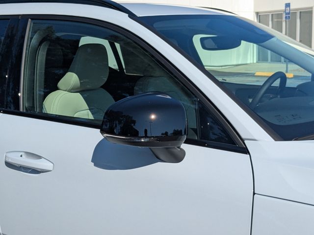 2026 Volvo XC40 Plus - Photo 15