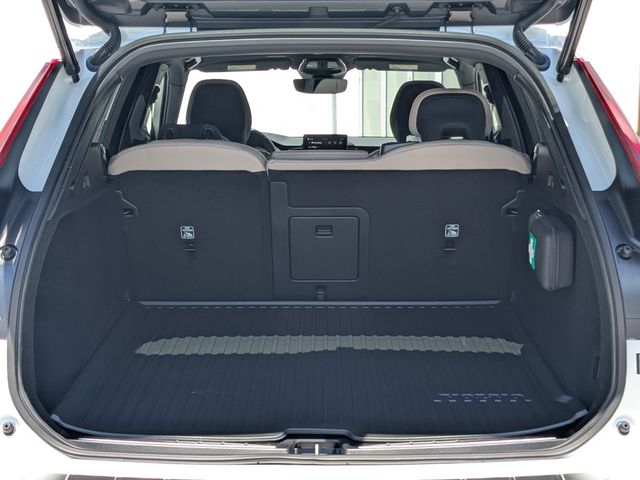 2026 Volvo XC60 Plus - Photo 13