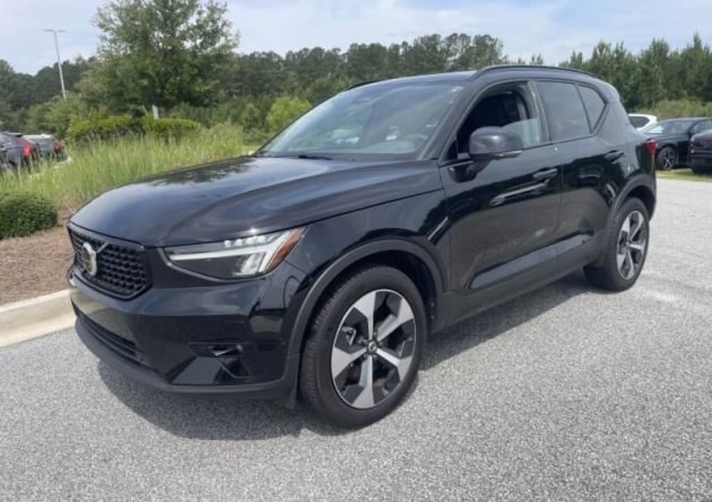 Used 2025 Volvo XC40 B5 Plus Dark Theme SUV
