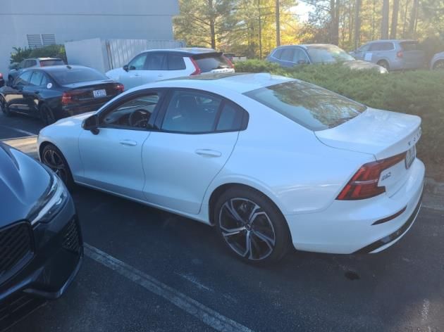 2023 Volvo S60 B5 Core photo 2