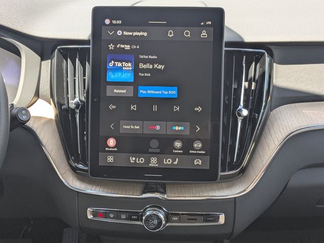 2026 Volvo XC60 Plus - Photo 18