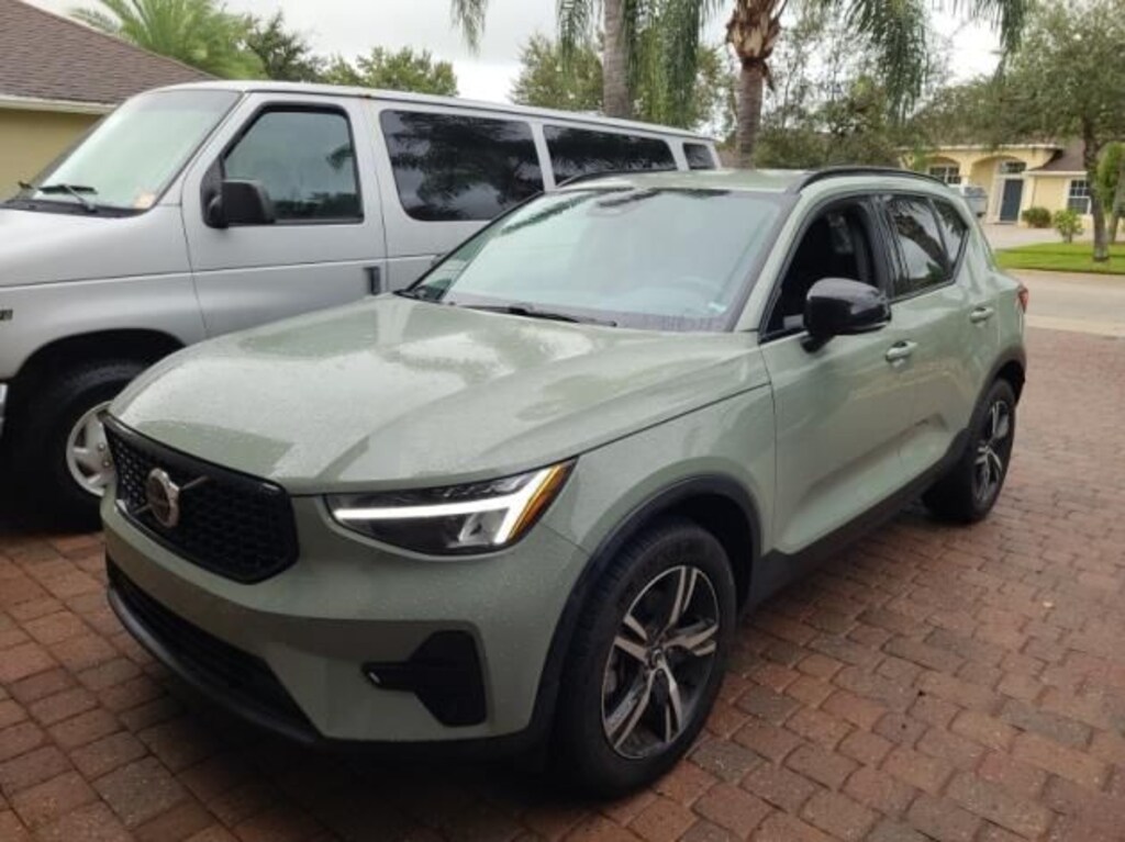 Certified 2024 Volvo XC40 B5 Core SUV