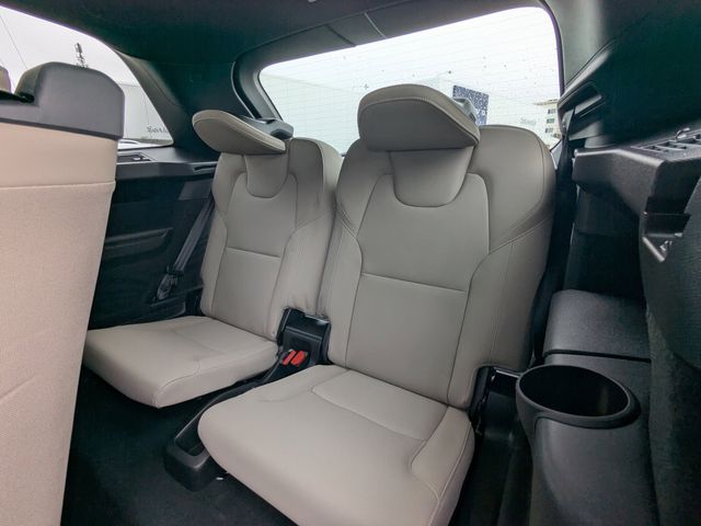 2026 Volvo XC90 Plus - Photo 18