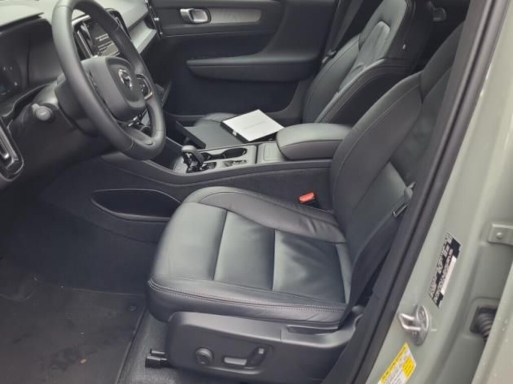 Certified 2024 Volvo XC40 B5 Core SUV