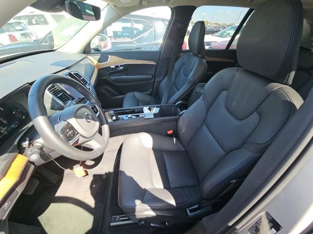 2024 Volvo XC90 B5 Plus photo 4