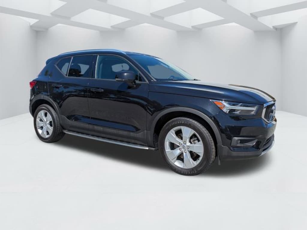 Used 2022 Volvo XC40 Momentum SUV