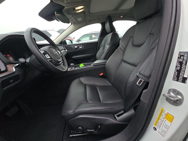 2024 Volvo S60 B5 Plus photo 3