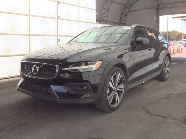 2025 Volvo V60 Cross Country B5 Plus AWD's photo