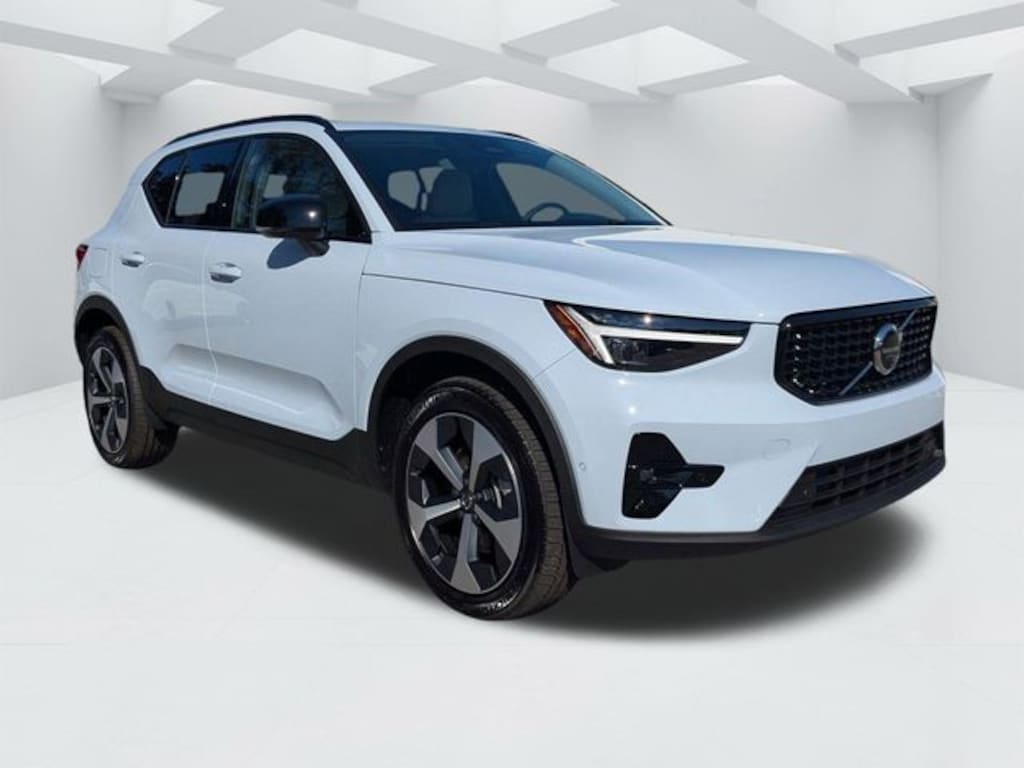 New 2026 Volvo XC40 B5 Plus SUV