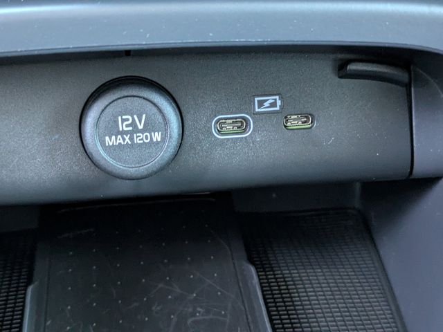2025 Volvo XC40 Core - Photo 30