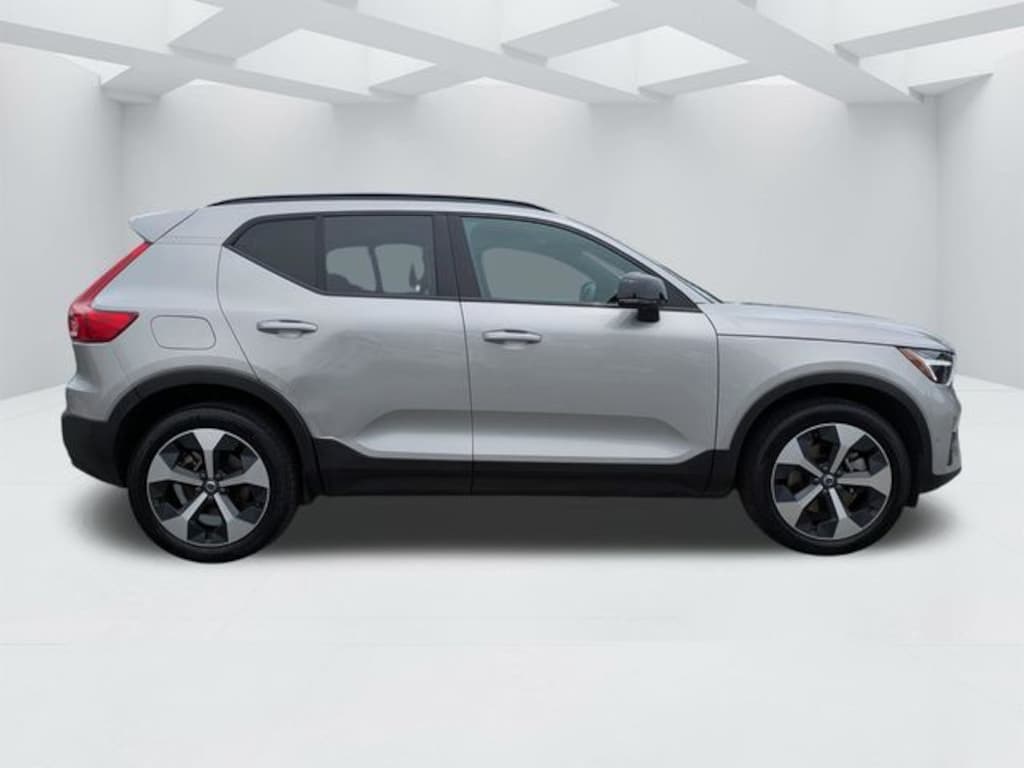 Certified 2025 Volvo XC40 B5 Plus Dark Theme SUV