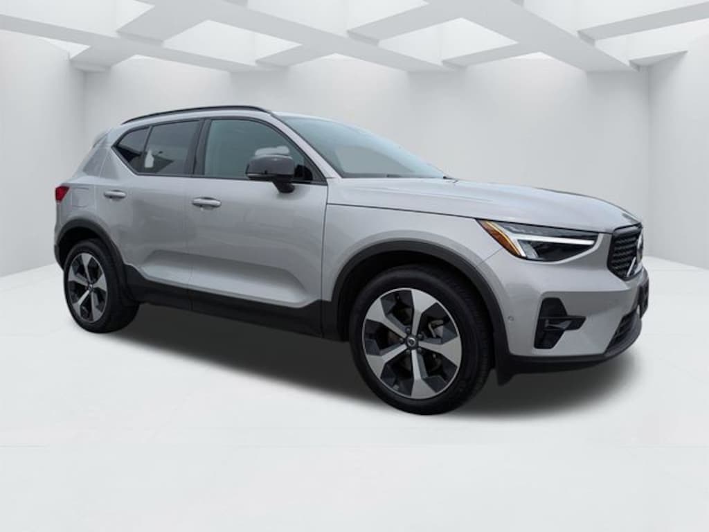 Certified 2025 Volvo XC40 B5 Plus Dark Theme SUV