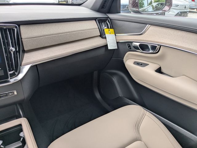 2025 Volvo XC90 Core - Photo 17