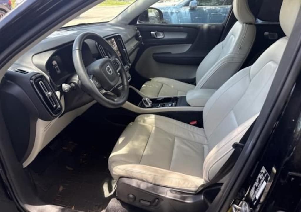 Used 2023 Volvo XC40 B5 Plus Bright Theme SUV