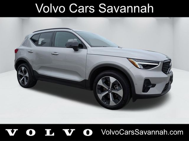 2025 Volvo XC40 B5 Plus Dark AWD's photo