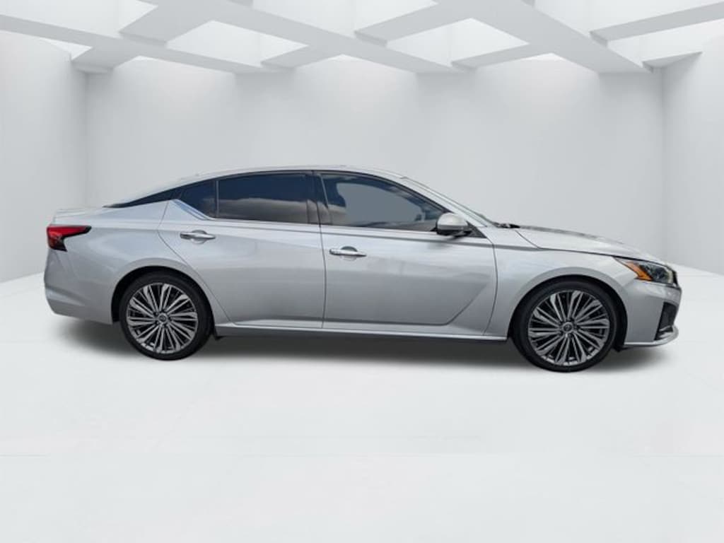 Used 2023 Nissan Altima 2.5 SL Sedan