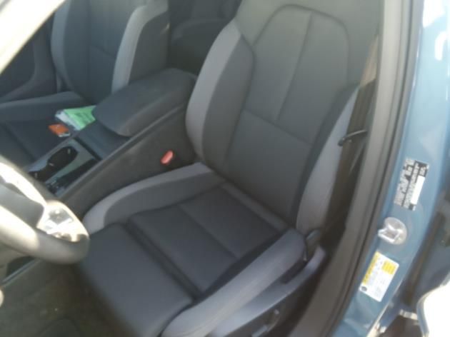 2023 Volvo C40 Recharge Core photo 2