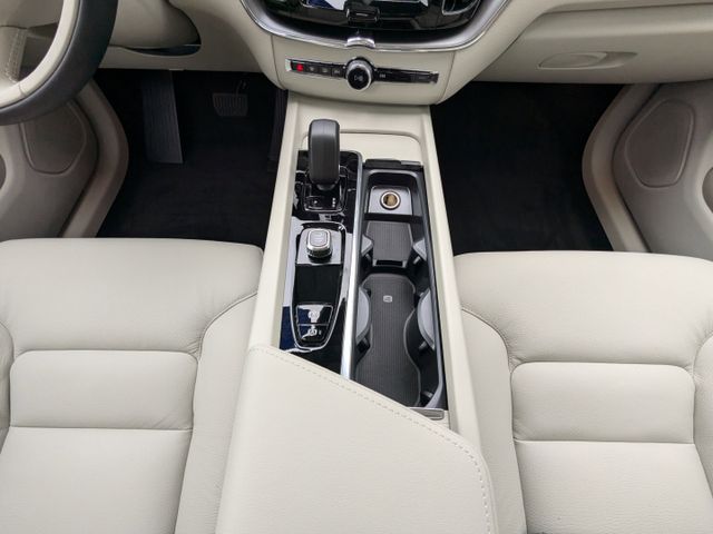 2025 Volvo XC60 Core - Photo 22