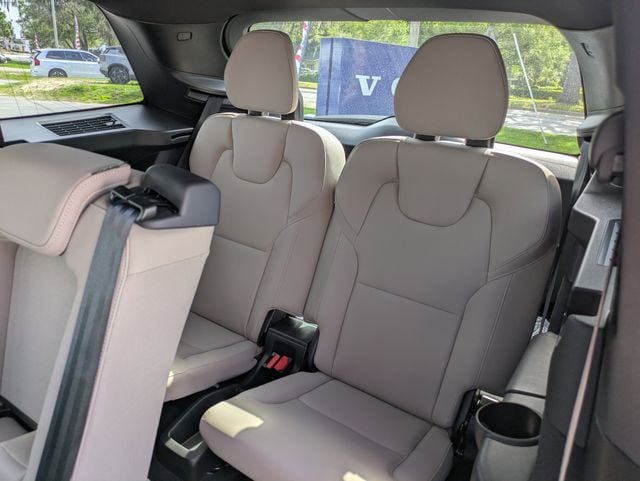 2026 Volvo XC90 Plus - Photo 18
