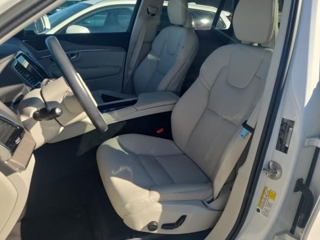 2023 Volvo XC90 B5 Plus photo 3