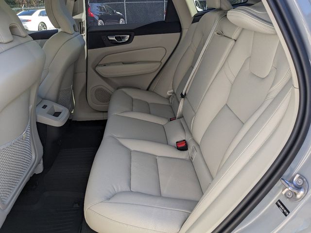 2025 Volvo XC60 Plus - Photo 18