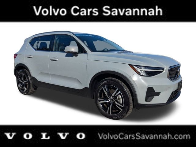 2025 Volvo XC40 Core's photo