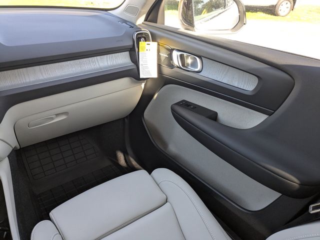2026 Volvo XC40 Ultra - Photo 17