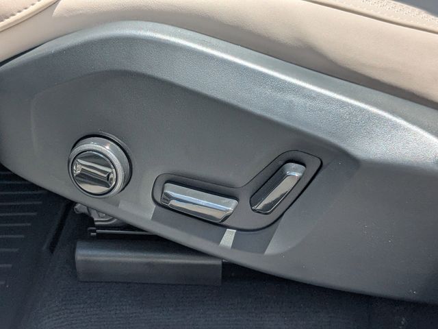 2026 Volvo XC60 Plus - Photo 20
