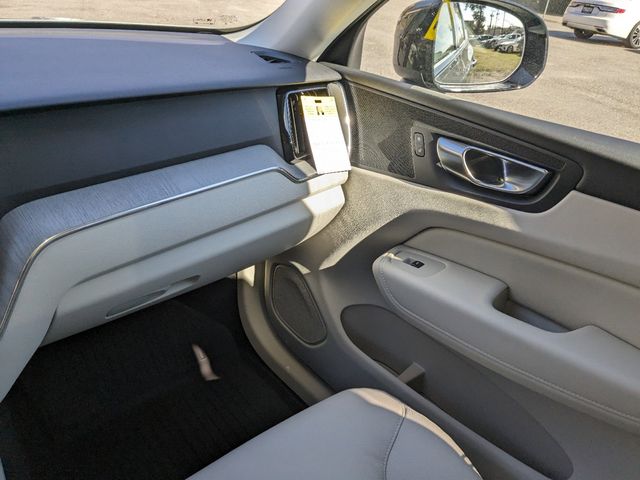 2025 Volvo XC60 Plus - Photo 21