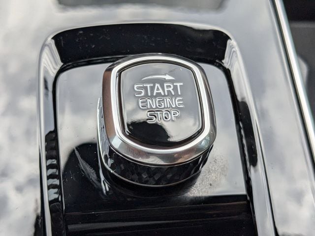 2025 Volvo XC90 Core - Photo 32