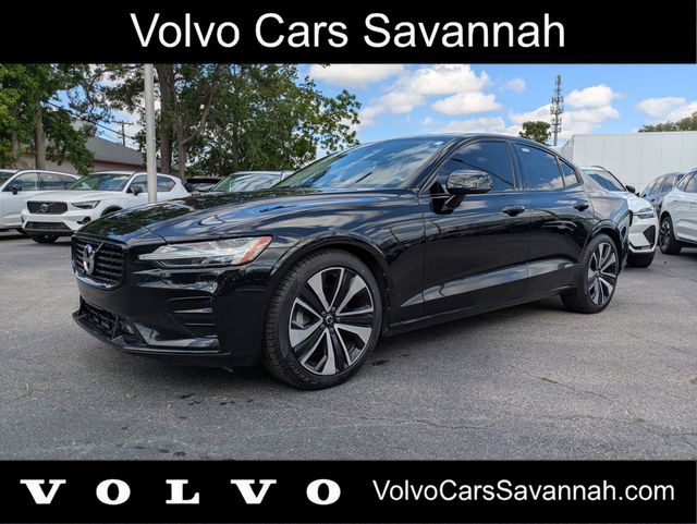 2022 Volvo S60 B5 Black Edition Momentum's photo