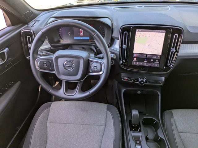2025 Volvo XC40 Core - Photo 22