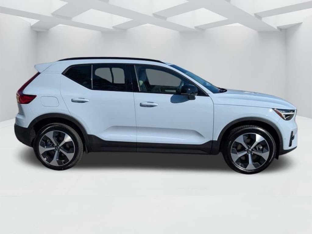 New 2026 Volvo XC40 B5 Plus SUV