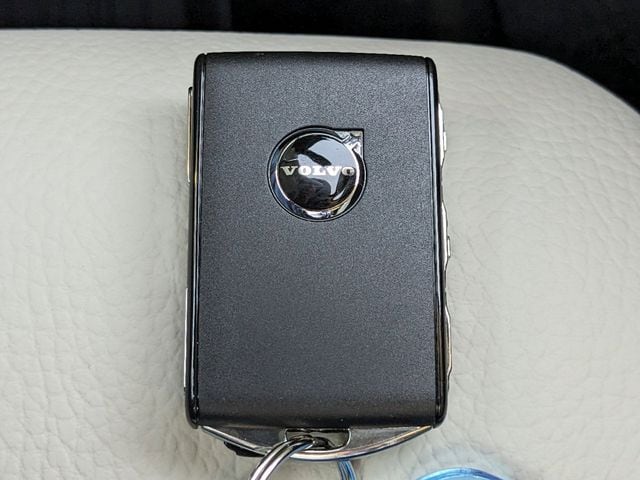 2025 Volvo XC60 Plus - Photo 33