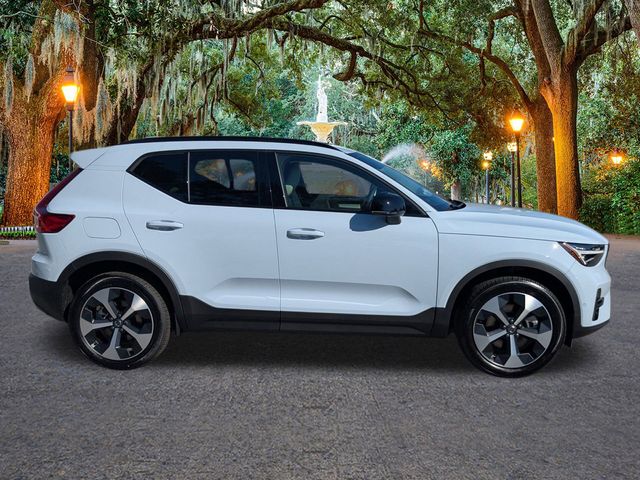 2026 Volvo XC40 AWD Plus photo 2